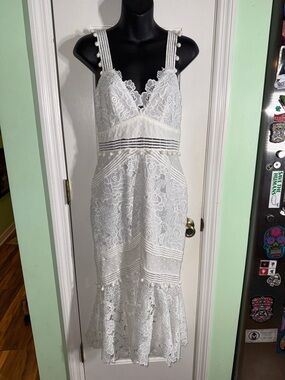 Saylor White Lace Midi Mermaid Dress with Scalloped V-Neck Wedding Size Small